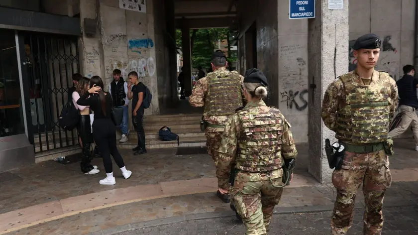 Controlli dei militari tra i giovani