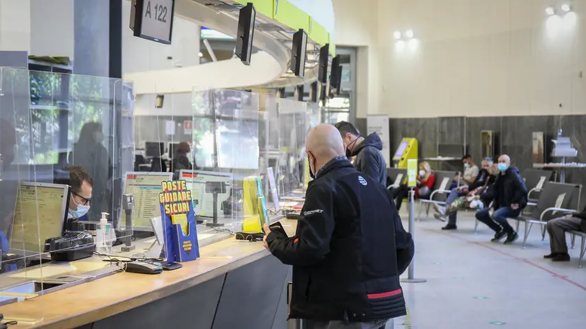 Un ufficio postale. A Mogliano clienti beffati da una promotrice sparita nel nulla