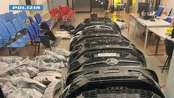 I pezzi di ricambio di auto di lusso sequestrati dalla Squadra mobile di Padova