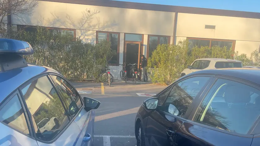 I rilievi della polizia dopo il colpo al Panatta Racquet Club