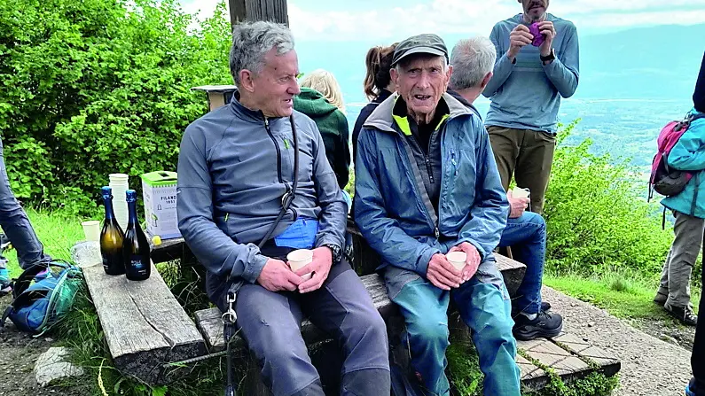 Guido Sandi, 99 anni, sulla vetta del monte Pafagai