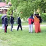 I parenti di Aymen e le forze dell'ordine sul luogo dell'omicidio