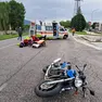 La moto a terra dopo l'impatto con il furgone a Cavaso