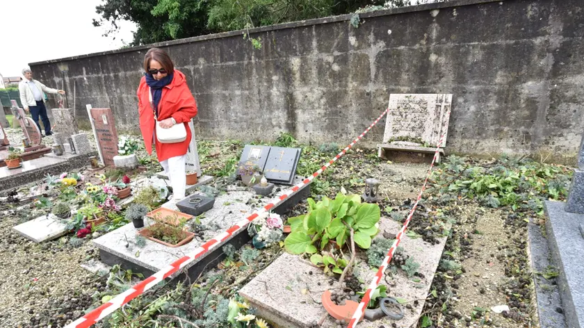 I danni al cimitero di Onigo di Pederobba