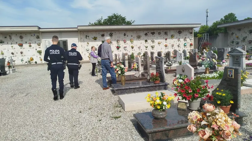 Controlli in cimeitero