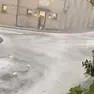 Una strada allagata dalla grandine mercoledì sera (frame gruppo Fb Meteo Bassano e Pedemontana)