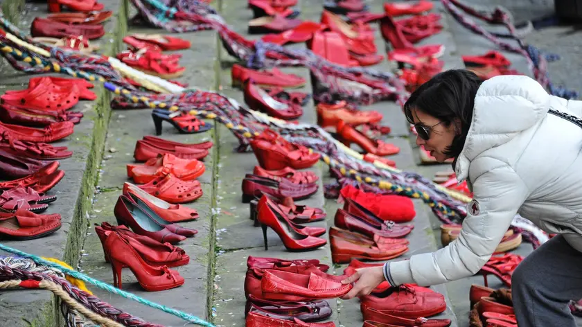 Le scarpe rosse, simbolo della violenza sulle donne