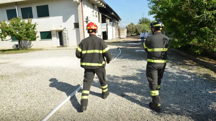Il nucleo di polizia giudiziaria del vigili del fuoco in sopralluogo all Vip