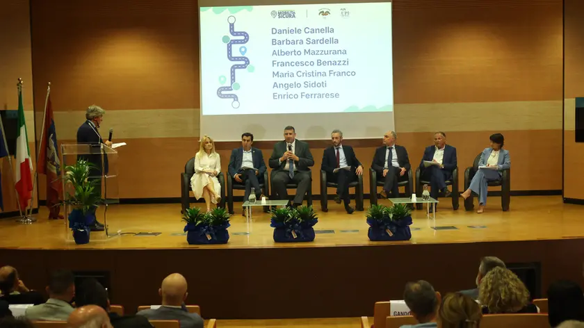 Il palco del convegno sulla viabilità a Sant’Artemio