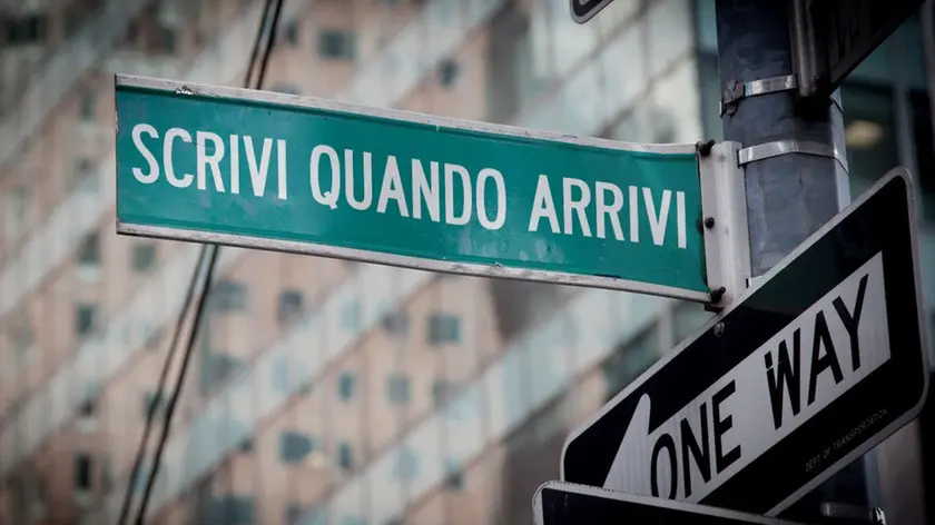 L’immagine simbolo della campagna “Scrivi quando arrivi”