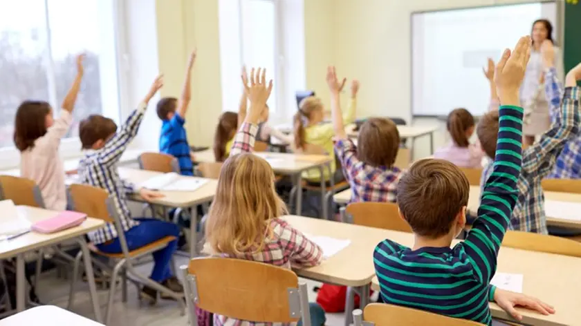 Bambini in una classe delle elementari
