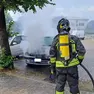 Fanzolo, auto in fiamme in piazza Indipendenza