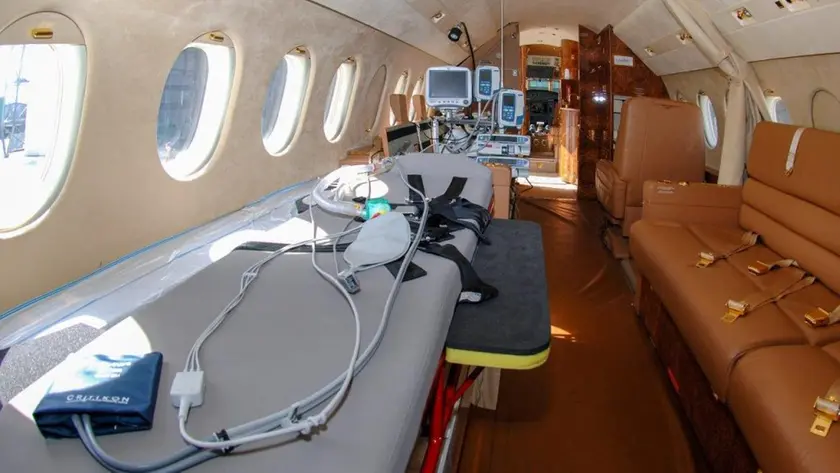 L’interno di un G650 allestito per le missioni sanitarie d’urgenza