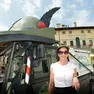Una delle spazzatrici di Savno con il cappello alpino