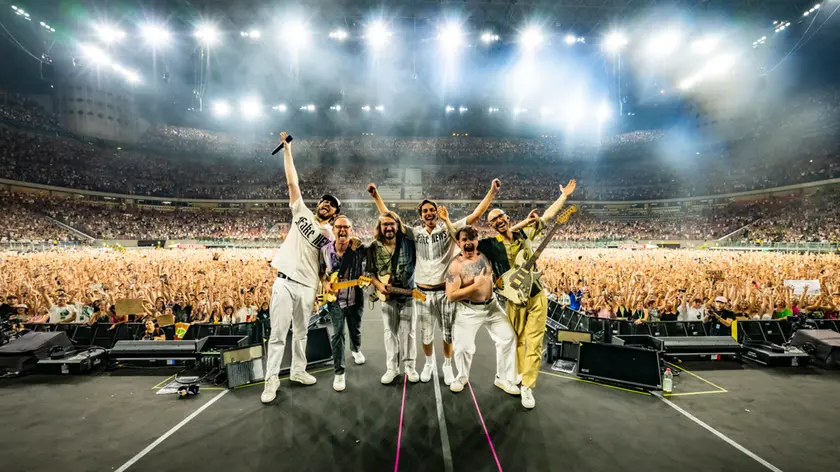 I Pinguini Tattici Nucleari da sold out in uno stadio. Sabato 14 giugno fanno tappa a Treviso