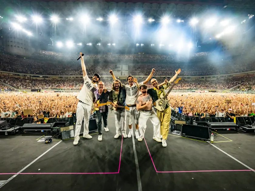 I Pinguini Tattici Nucleari da sold out in uno stadio. Sabato 14 giugno fanno tappa a Treviso