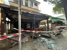 Incendio in via Levantina a Jesolo: 10 intossicati, evacuati 20 lavoratori
