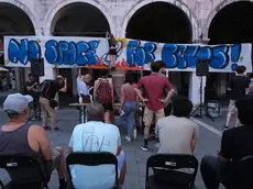 L'assemblea pubblica dei No Space for Bezos
