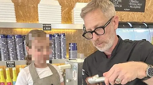 Vittoria prepara il gelato ispirato ad Annalisa