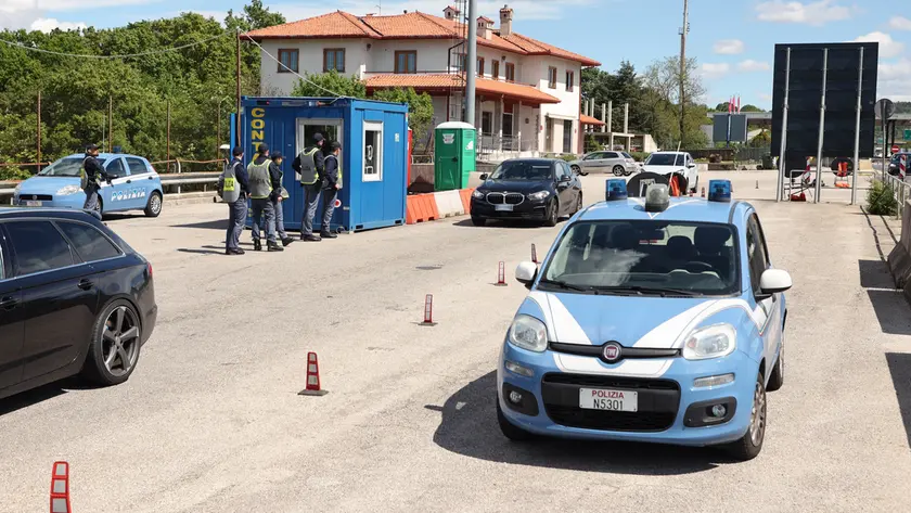 I controlli al valico di Fernetti a Trieste (Lasorte)