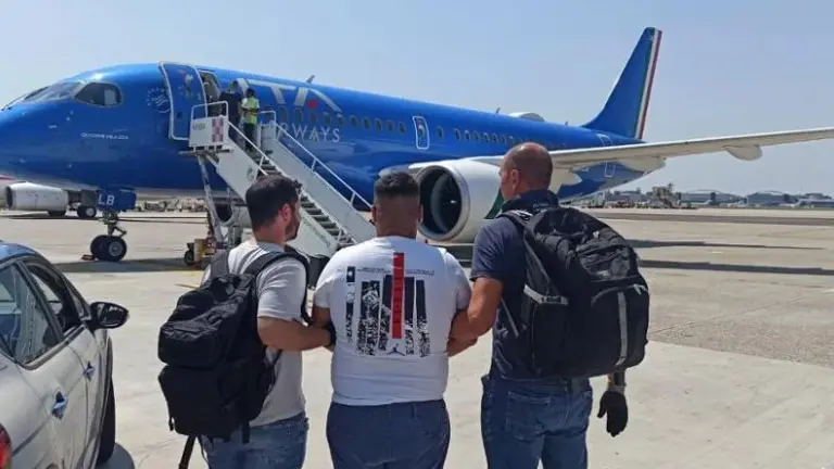 L'espulsione di un cittadino irregolare in Italia