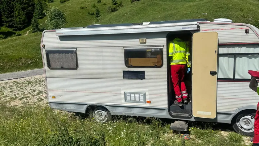 Il camper sul Grappa dove è stato morto Loris Cuman, 53enne di Solagna
