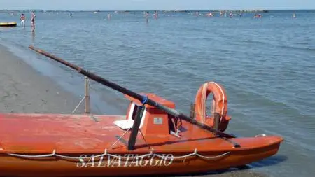 24enne egiziano muore annegato dopo la caduta dal pedalò