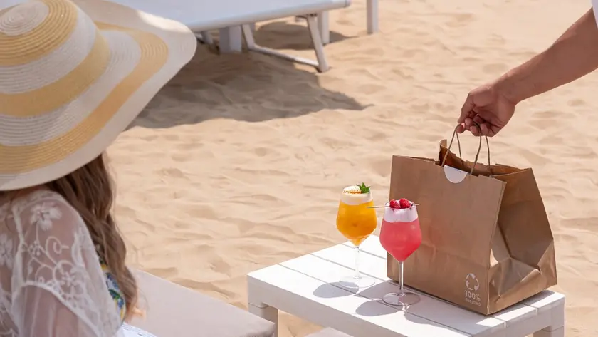Spritz e pranzo in spiaggia a Jesolo: ora si può