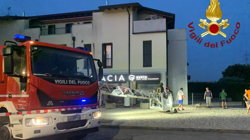 I vigili del fuoco in vicolo delle Mimose