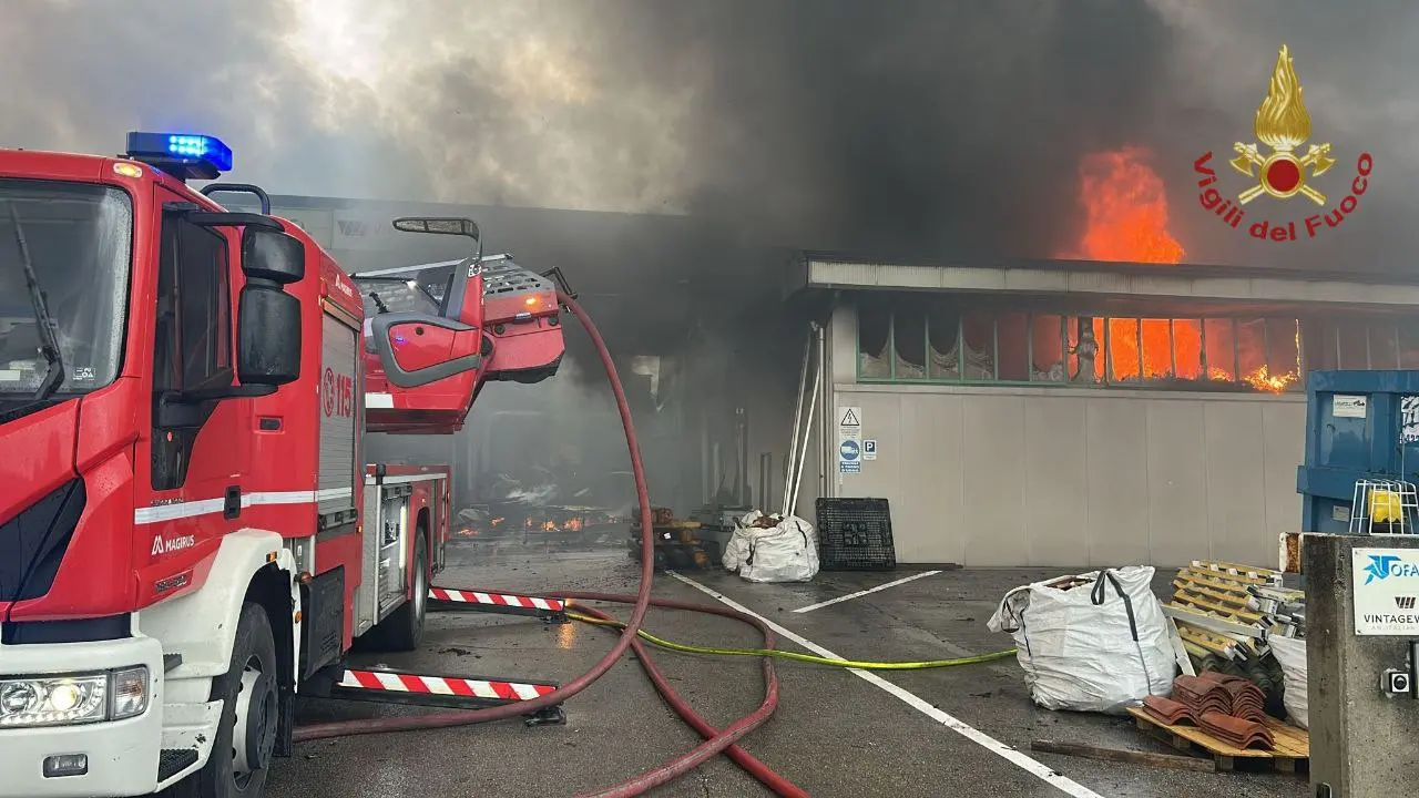 I vigili del fuoco alla WintageWood di Cordignano