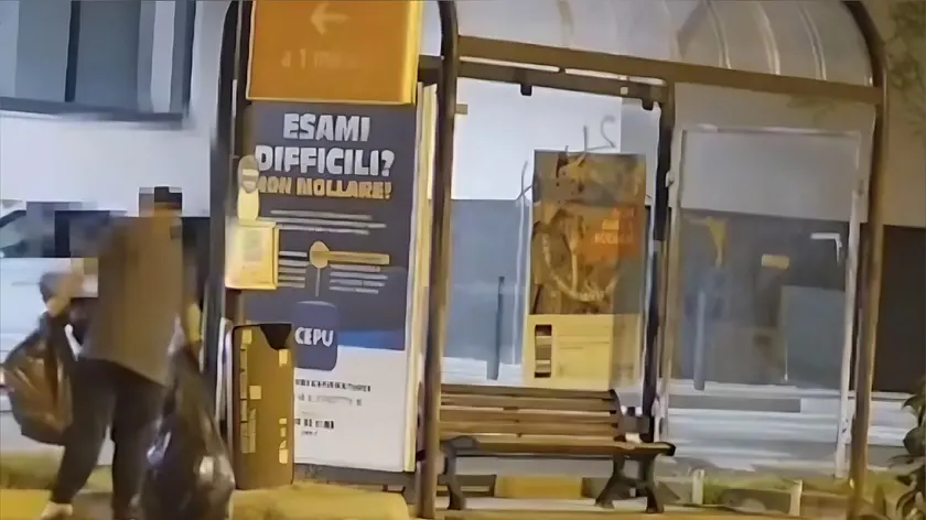 Uno degli ecovandali sorpreso dalle telecamere a Treviso