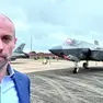 Il pordenonese Alessandro Valenti sulla pista coi caccia dell’aviazione statunitense