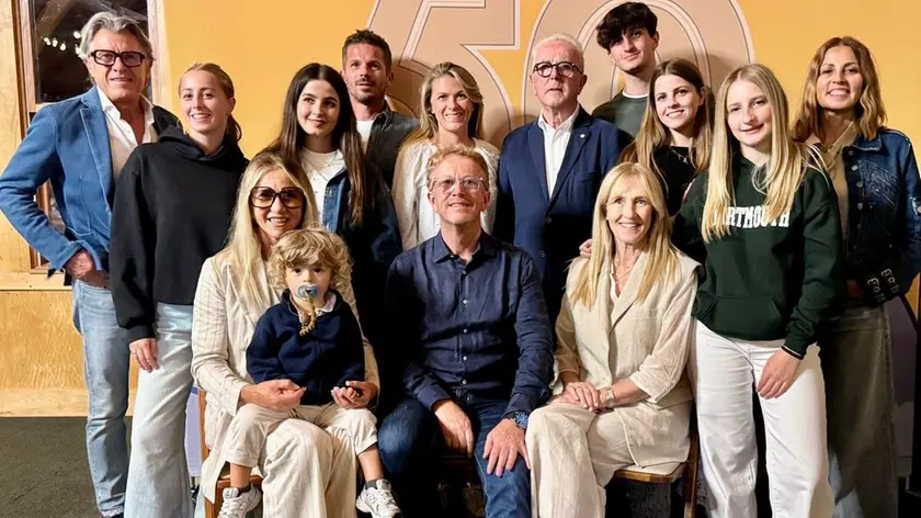 La famiglia Zanatta in posa nella filiale americana di Tecnica Group