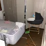 I danni lasciati nella camera da letto della famiglia alluvionata a Cappella Maggiore