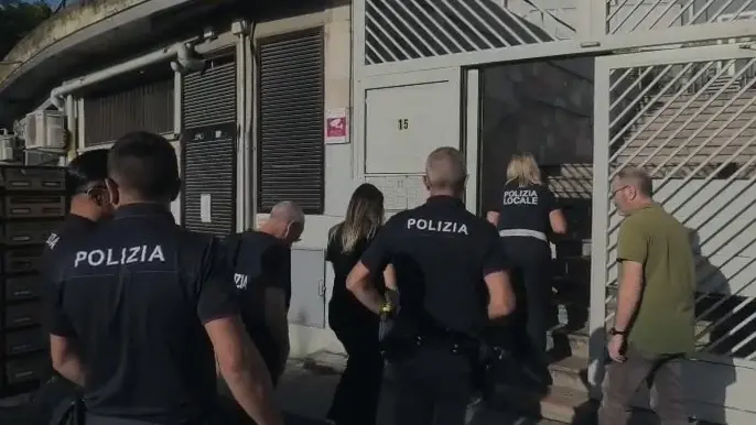 Blitz della squadra mobile nel grattacielo di via Pisa a Treviso