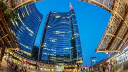 La sede di UniCredit in Piazza Gae Aulenti a Milano