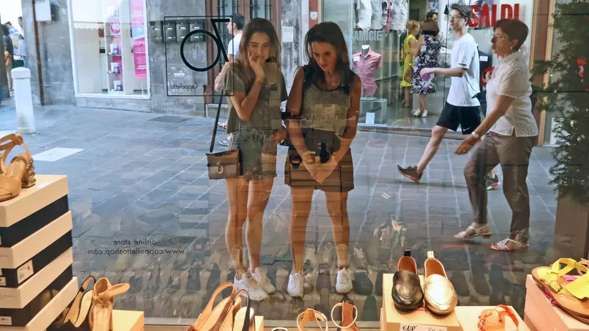 DE POLO AG.FOTOFILM TREVISO SALDI IN CITTA' Treviso - Saldi in città 7 luglio 2018 duemiladiciotto TREVISO, SALDI IN CITTA'