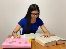 Giulia Taccone, 18enne trevigiana, durante la preparazione all’esame di maturità
