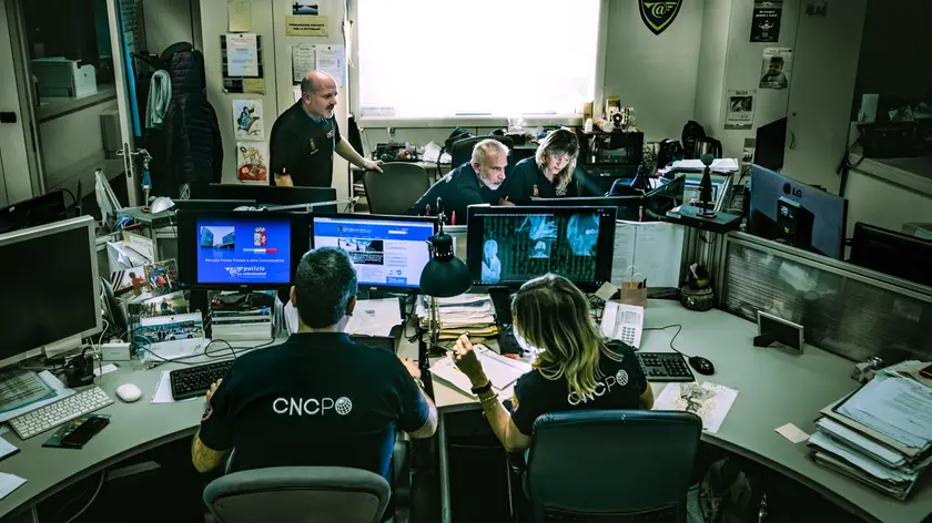 Il Centro nazionale per il contrasto alla pedopornografia online della polizia postale