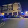 L'arrivo dei soccorsi a casa di Zdravko Subotic, patrigno di Kevin Anghele. L'uomo è stato trovato senza vita