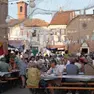 I tavoli allestiti in centro storico a Chioggia per la Sagra del Pesce
