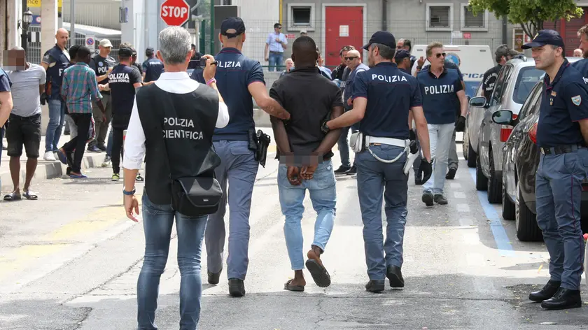 Un blitz contro lo spaccio di stupefacenti