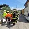 I soccorsi all'operaio ferito