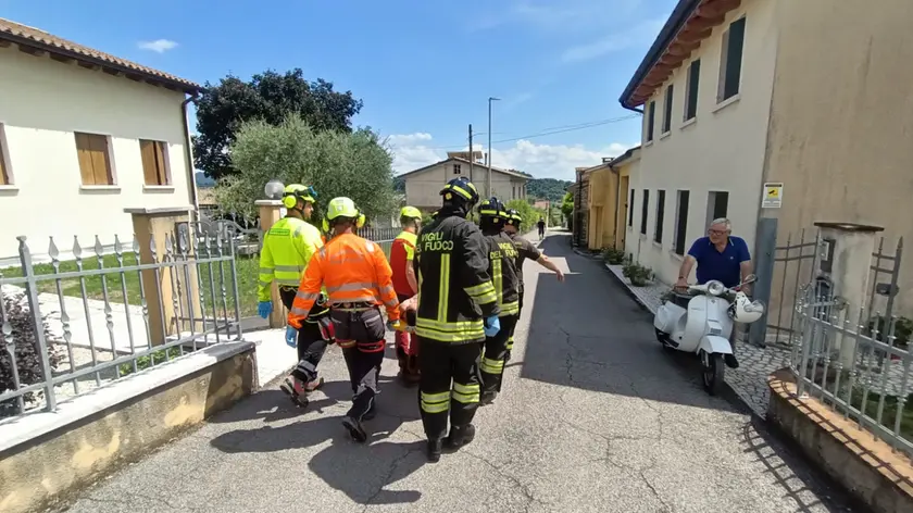 I soccorsi all'operaio ferito