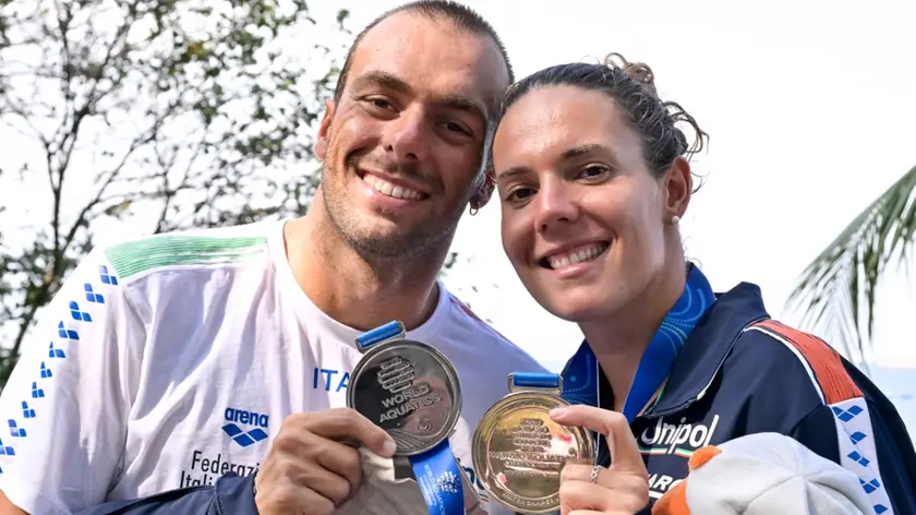 Gregorio Paltrinieri e Barbara Pozzobon con la medaglia