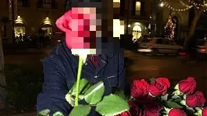 Un venditore di rose. A Mogliano maxi multa a Rosario