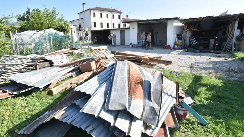 I danni della tromba d'aria a Pieve di Soligo