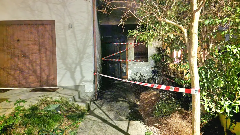 La casa data in fiamme