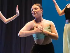Alice Zago durante uno spettacolo di danza contemporanea