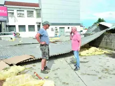 La ditta di ricambi per auto Cravedi a San Fior è stata scoperchiata dalla tromba d’aria (foto Cavicchi/Macca)